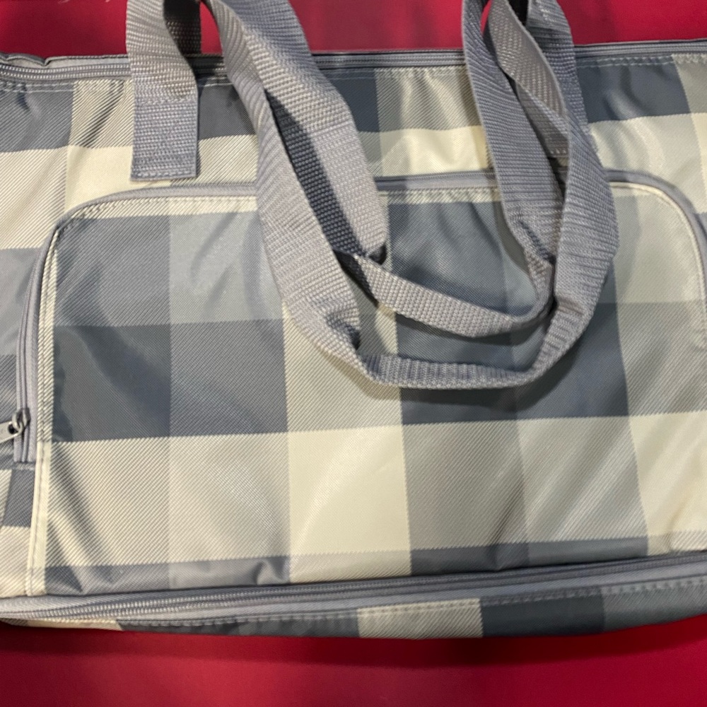 NWT THIRTY ONE BAKE AND TAKE PARTY COOLER